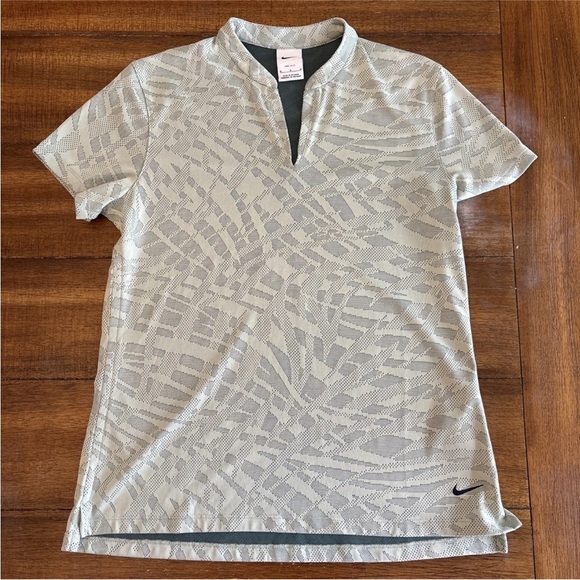 Nike Tops - Nike Dri-Fit Golf Shirt Womens Medium Victory Jacquard Light green DA3261-387